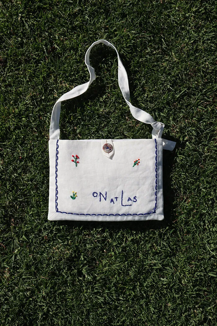Flat linen bag with embroidery
