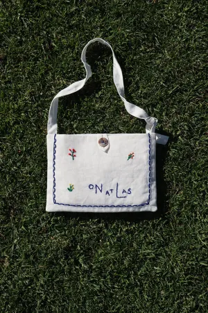 Flat linen bag with embroidery