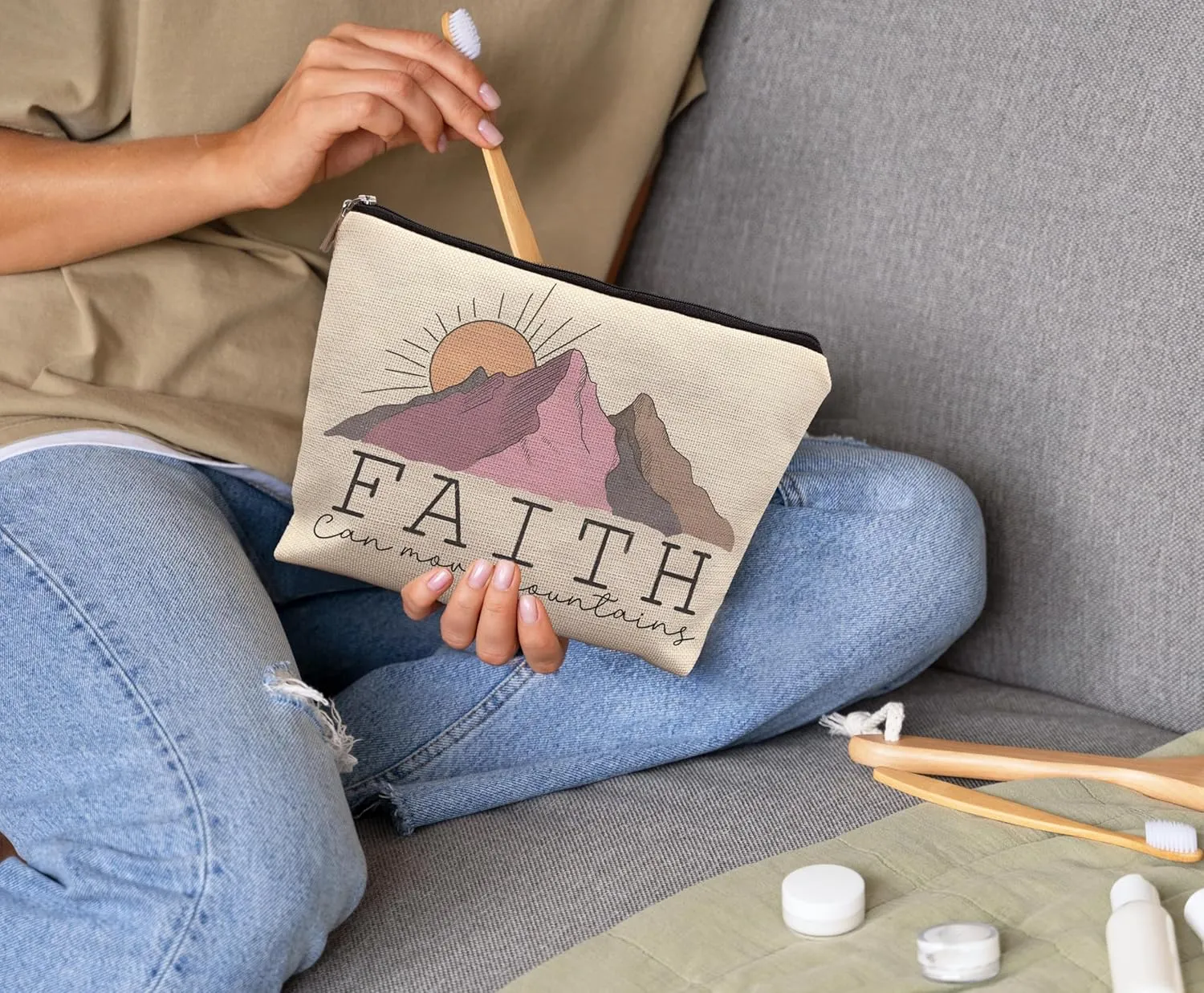 Inspirational Christian Gifts for Women, Faith Can Move Mountains Inspirational Makeup Bags for Women, Matthew 17:30 Religious Bible Verse Cosmetic Bag