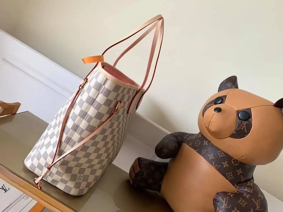 Louis Vuitton Neverfull MM Bag
