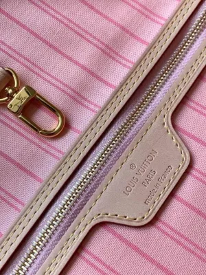 Louis Vuitton Neverfull MM Bag