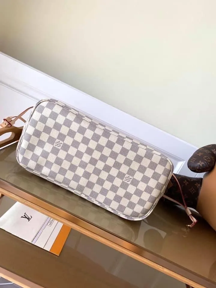 Louis Vuitton Neverfull MM Bag