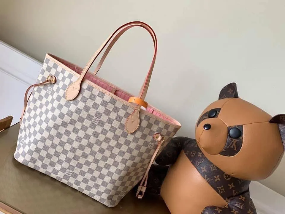 Louis Vuitton Neverfull MM Bag