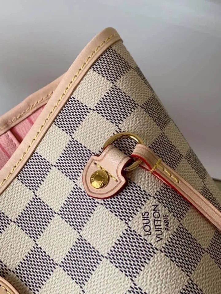 Louis Vuitton Neverfull MM Bag