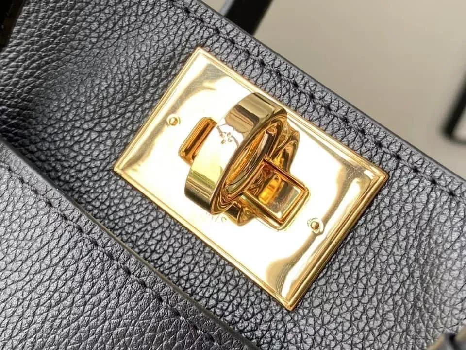 Louis Vuitton- On My Side
