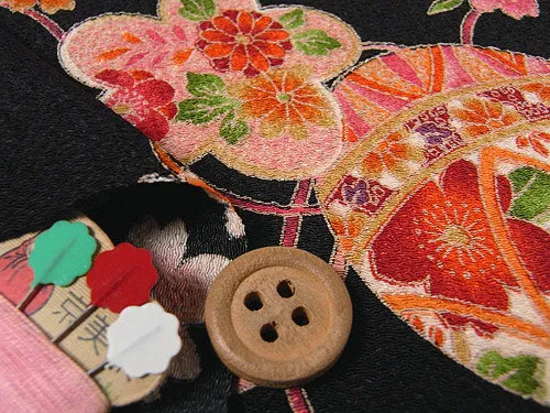 Polyester Chirimen Crepe Temari Balls on Black (Length) 1＝0.25yard