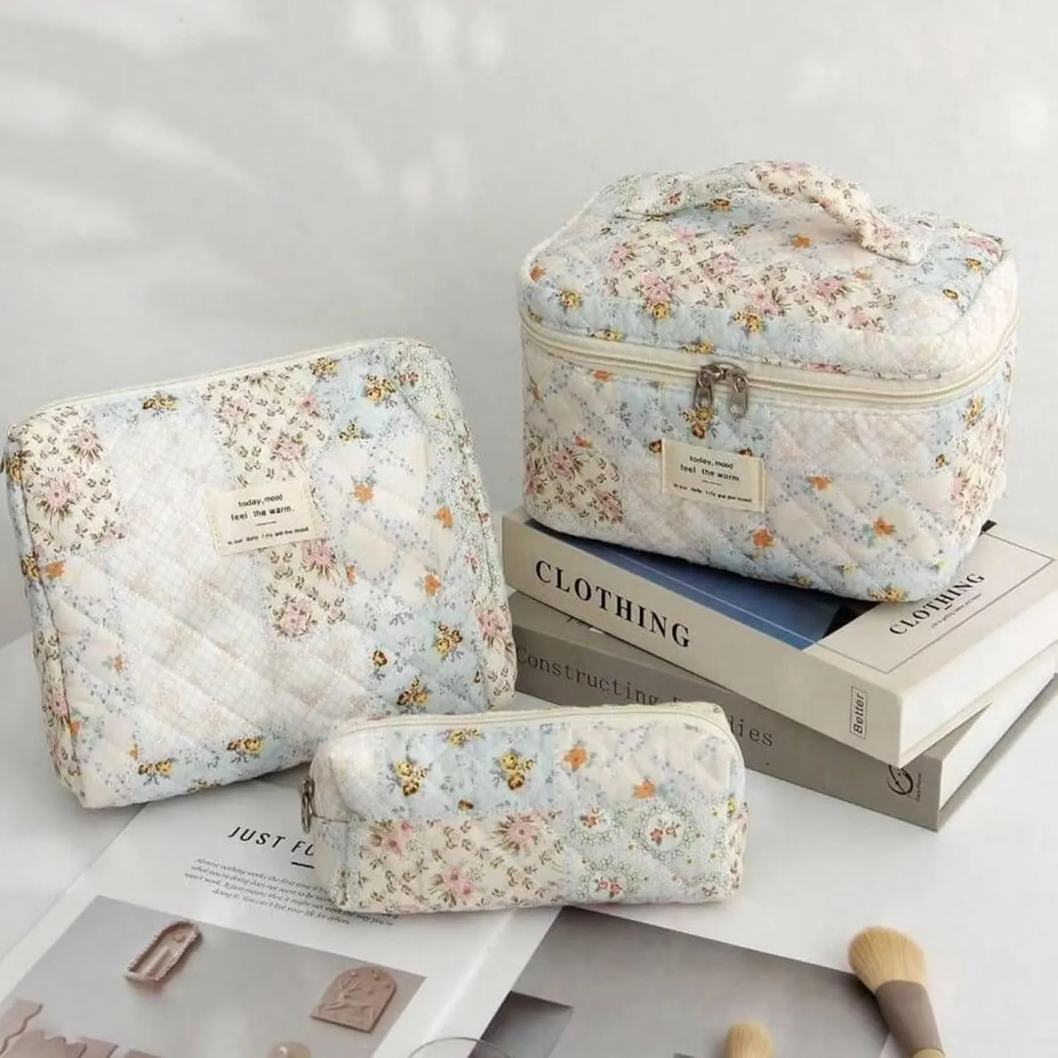 Quilted Makeup Bag, Cute Cosmetic Bags for Women,Large Floral Make Up Bag, Coquette Aesthetic Flower Travel Toiletry Bag,Irregular Patchwork Makeup Bag