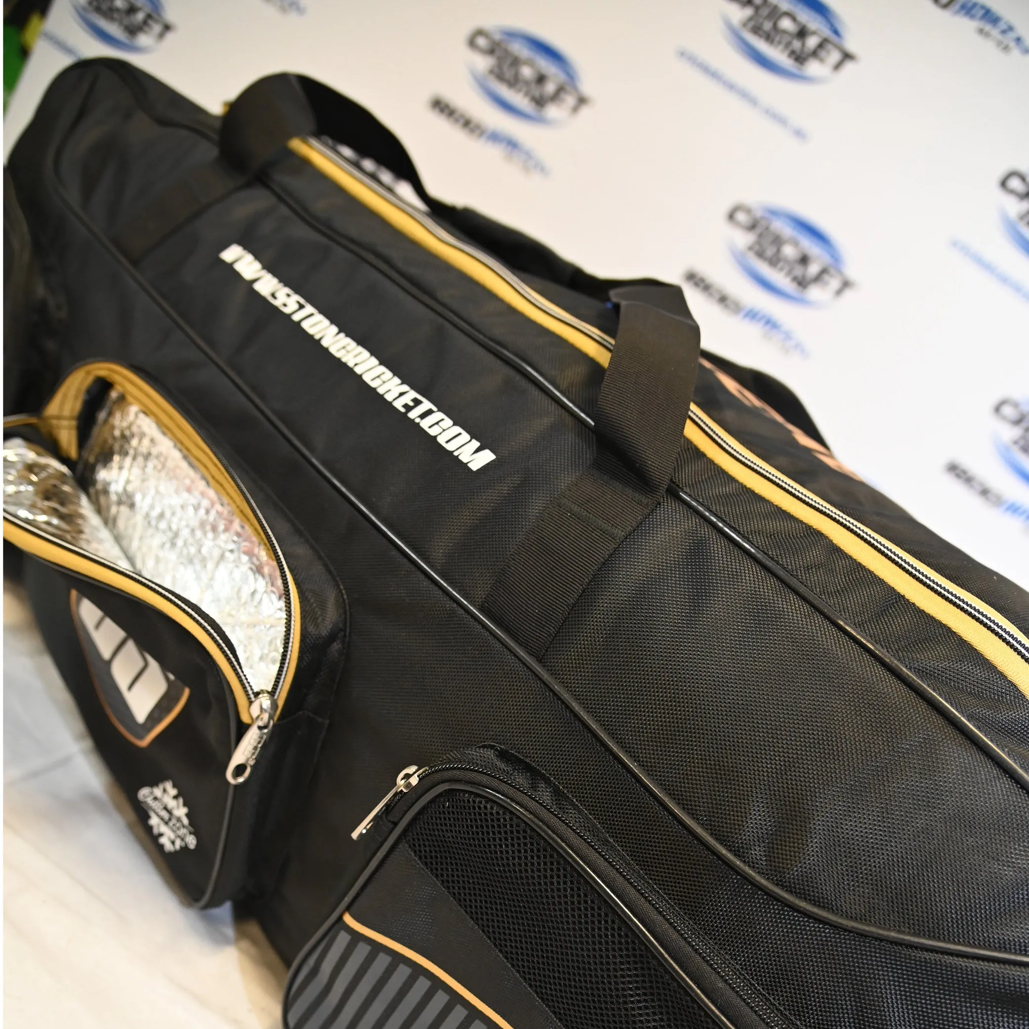 SS TON MAKERS SUPREME WHEELIE BAG BLACK/GOLD