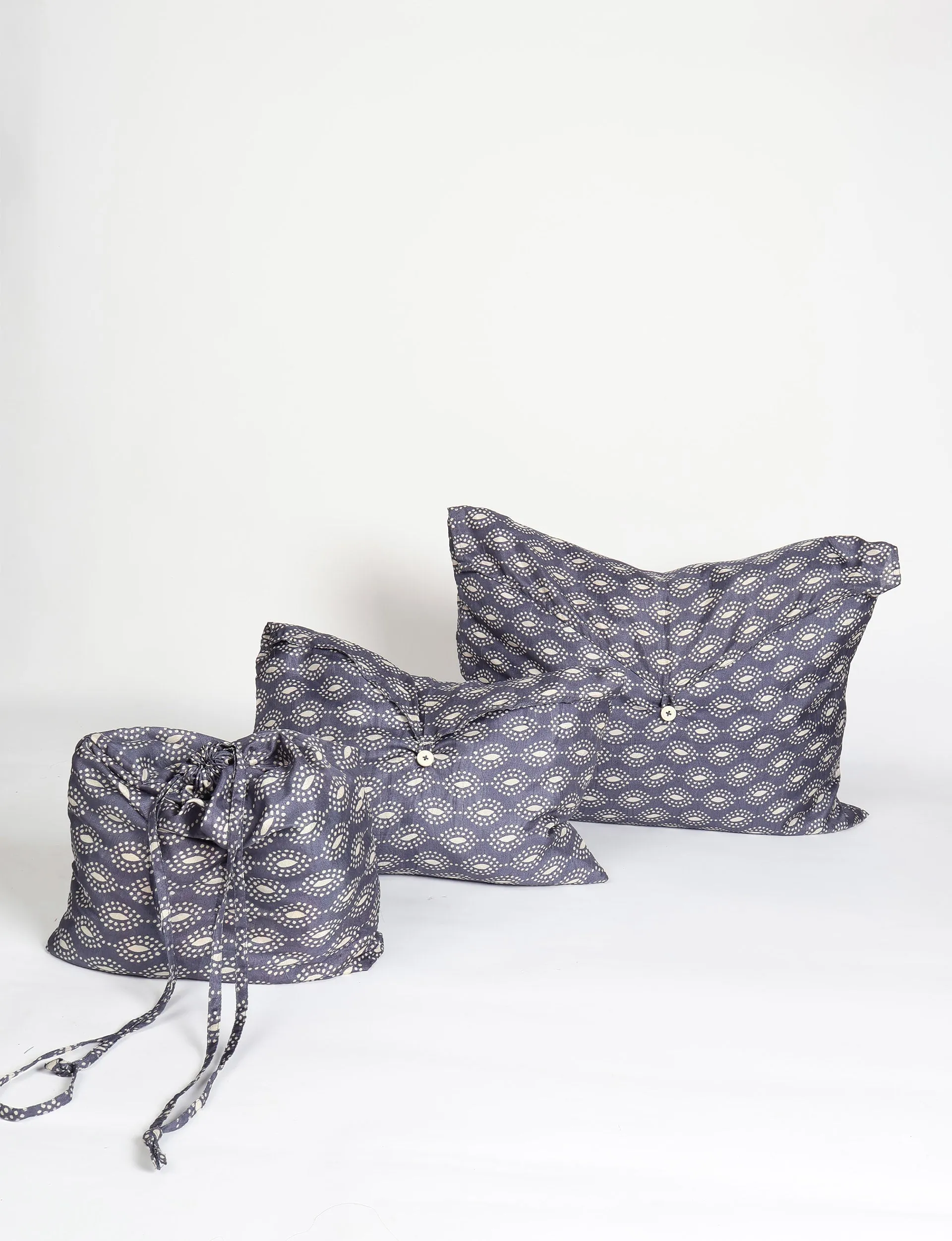 TRAVEL SET