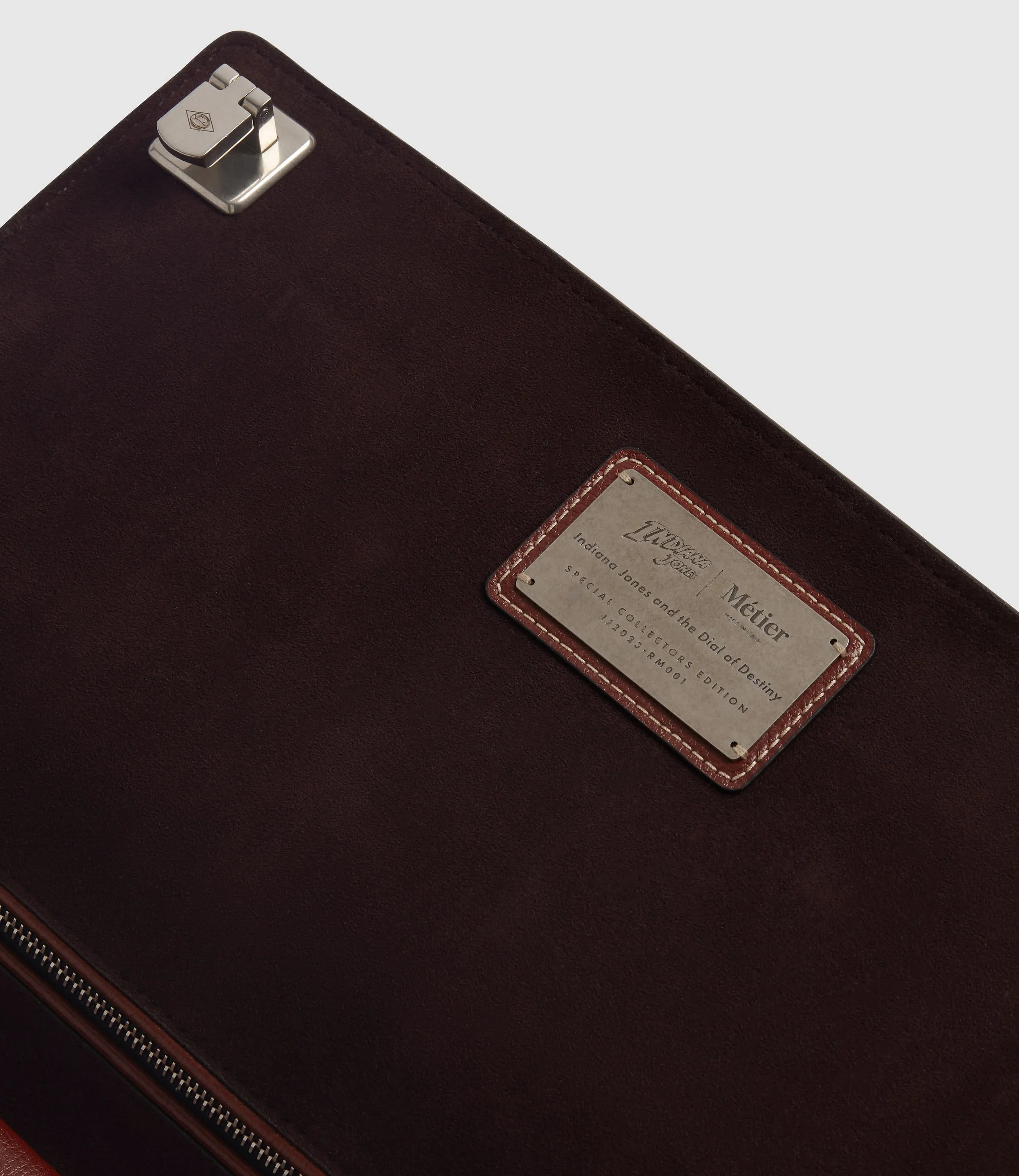 W INDIANA JONES™ Runaway Marrakech Suede – Collector’s Edition 7/10